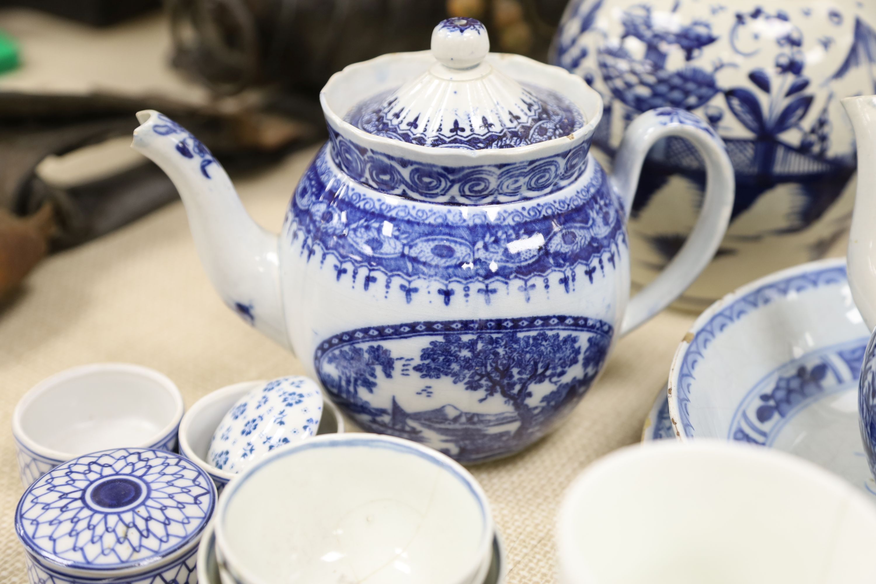 A collection of mainly 18th century English blue and white ceramics, including Worcester, Caughley and Pearlware, (a.f.)